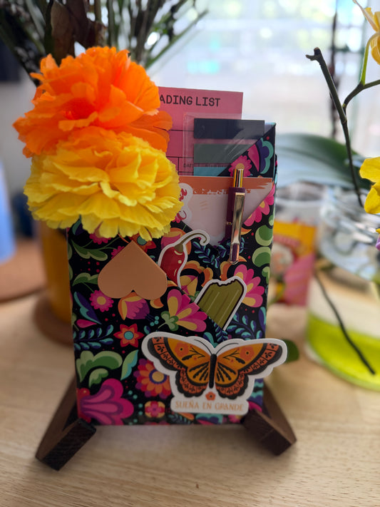 Blind date with a book- Latina Edition